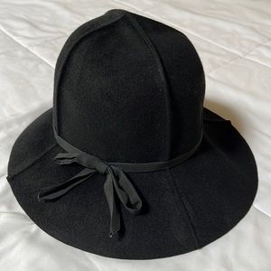 Vintage GLENOVER Womens Black FaumTra Felt Hat Henry Pollak Grosgrain Bow